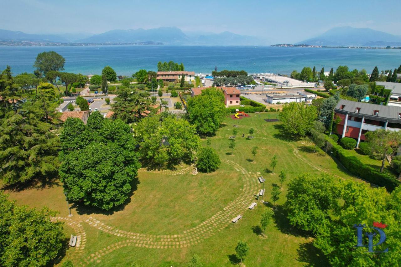 Desenzanoloft Official Partner Marriott Homes & Villas - Dolce Vita With Garden And Pools Desenzano del Garda Exterior foto